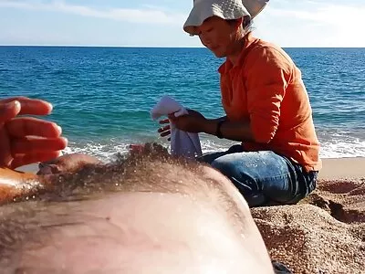 Ado donnant du plaisir à la bite avec sa bouche et son vibromasseur de arab film erotic chatte