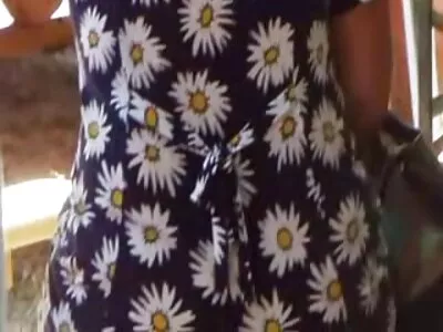 L'homme avec plaisir utilise la bouche porno arabe voile d'une femme noire