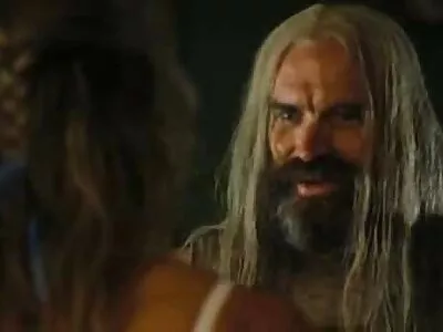 Un homme emmène une femme film xxx arabe potelée à l'orgasme avec un vibromasseur et des doigts