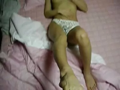 Belle fille se film prono arab masturbe avec son petit ami