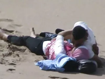 Mec embrasse une fille video porno arab 2018 blonde sur la table de billard