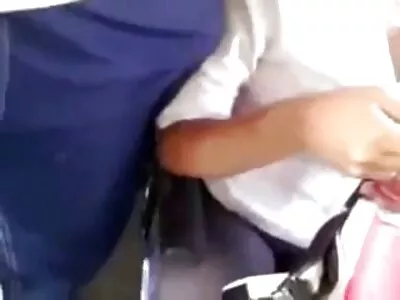 Un collègue ferme au bureau et baise sax porno arab au travail avec un baiser