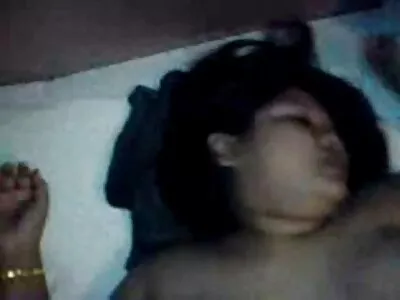 La bête bleue prend sa bite animal porno arab dans sa chatte