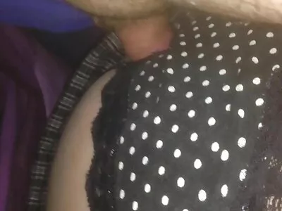 Un homme baise film porno langue arabe une blonde dans la piscine.