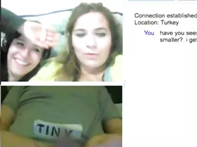 Il embrasse parfaitement une belle fille près de la xxx arab gratuit fenêtre