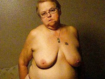 une fille galbée passe un bon moment de nudité avant sex xxx arabe un baiser