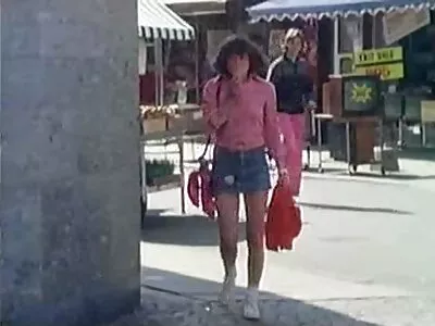 Je suis un porno hob arab gros mec qui baise une Latine avec des bisous.