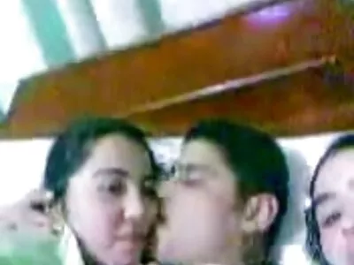 contrairement à ses avertissements, elle a vidé porno arab arab le chaton lourd