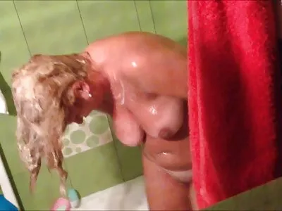 après une promenade dans le froid, voir film porno arab le jeune homme rentra chez lui et s'embrassa
