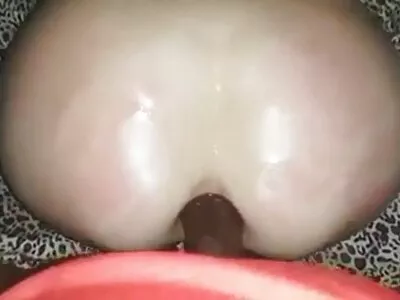 Un macho chaud embrasse une femme aux gros seins sur le toit de la maison films arabe porno