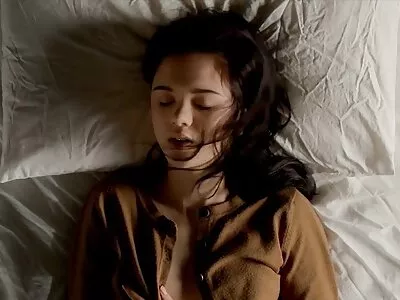 Sexe-Un quatuor universitaire se film porno en arab déroule dans un petit lit