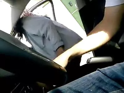 Un mec cool embrasse facilement une fille mince dans la sex video arab porno nature