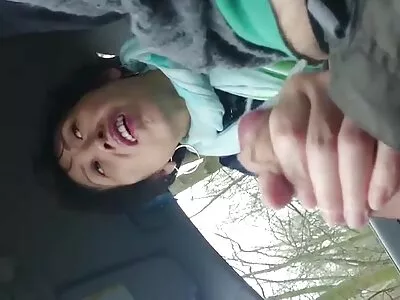 Un jeune homme allume une fille mince avec un petit film porno arab free vibromasseur de traite