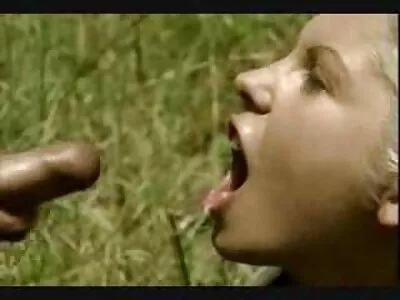 Après avoir rempli ses des films porno arabe fonctions, le programmeur embrasse le client