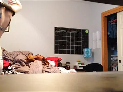 À la demande du client, le masseur sex aflam arab lui caresse la chatte avec ses mains