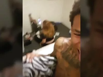 baiser avec un homme noir dans un film prno arab magasin de chaussures