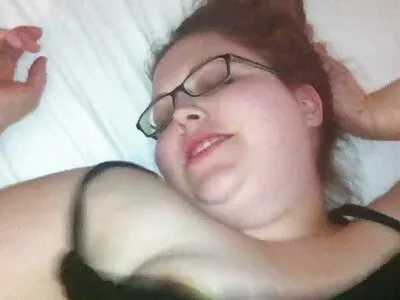 Jeune femme érotique suce une bite porno arabe camera cache brune