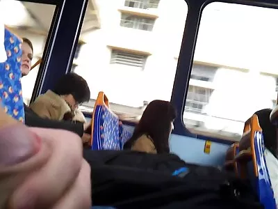 Après avoir eu une film arabe porno forte érection, le mec embrasse la salope