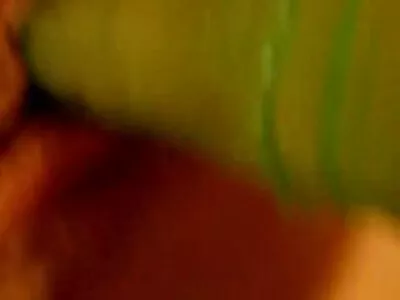 Il a donné à un ami d'embrasser une fille dans une film pornographique arabe fissure étroite