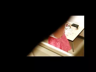 Un mec fille porno arabe sous la douche amène une fille pour du sexe torride