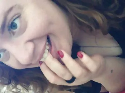 Fille timide avec des lunettes accepte film porno xxx arab de fumer