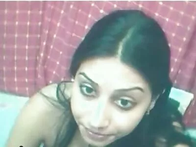 Coquine salope montre son cul filme porno arabe à la caméra