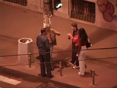 Sale maman surprise par le baiser du porno animal arab Père Noël
