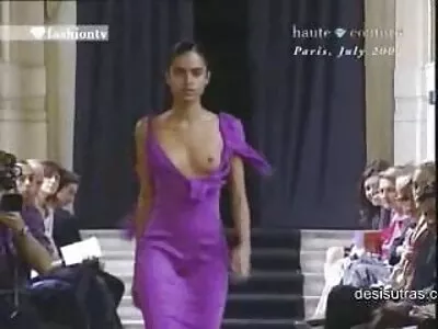 Lovelace explore l'anus film x arabe gratuit de la fille aux cheveux noirs
